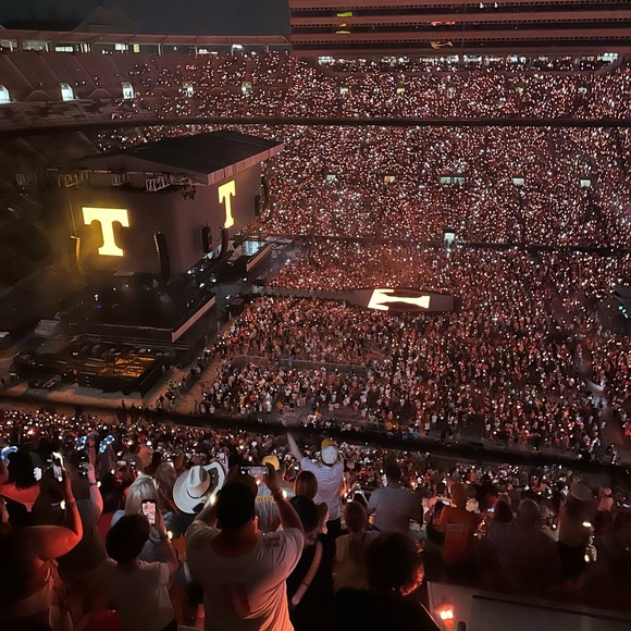 Meet your Posher, Amanda - Picture 1 of 1